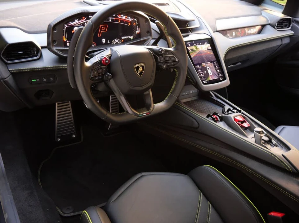 2025 Lamborghini Revuelto - Image 25 of 31