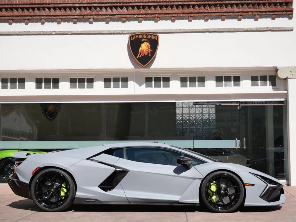 2025 Lamborghini Revuelto - Image 6 of 31