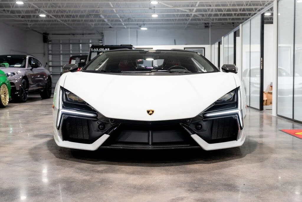 2025 Lamborghini Revuelto - Image 13 of 31