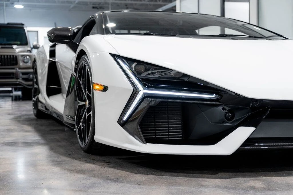 2025 Lamborghini Revuelto - Image 8 of 31