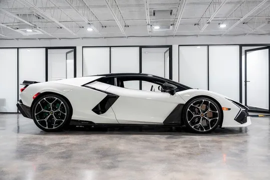 2025 Lamborghini Revuelto AWD