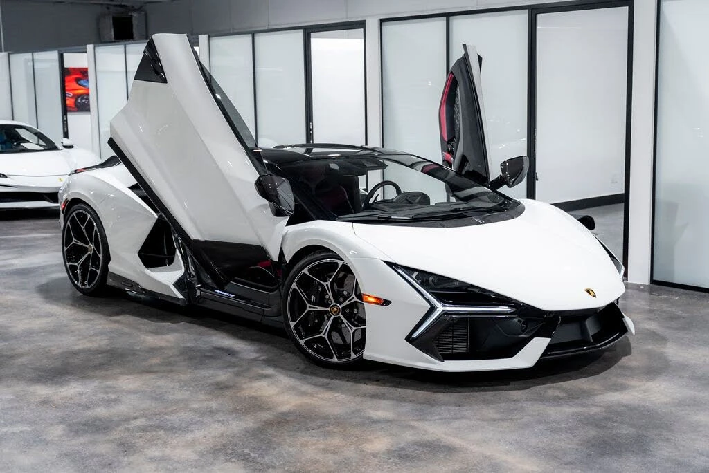2025 Lamborghini Revuelto - Image 4 of 31
