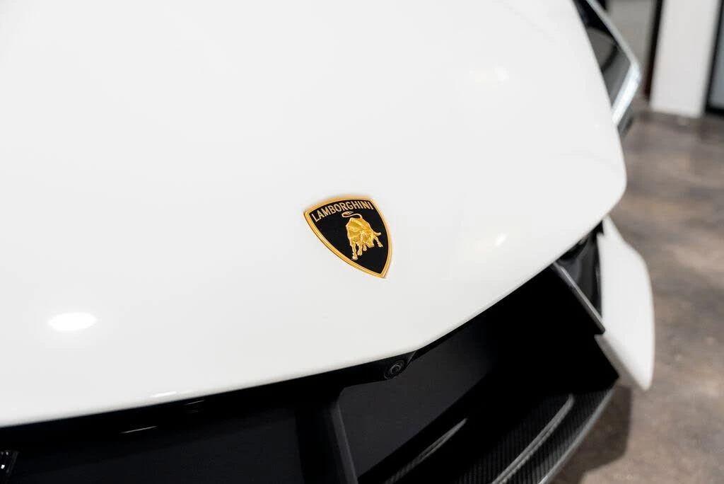 2025 Lamborghini Revuelto - Image 16 of 31