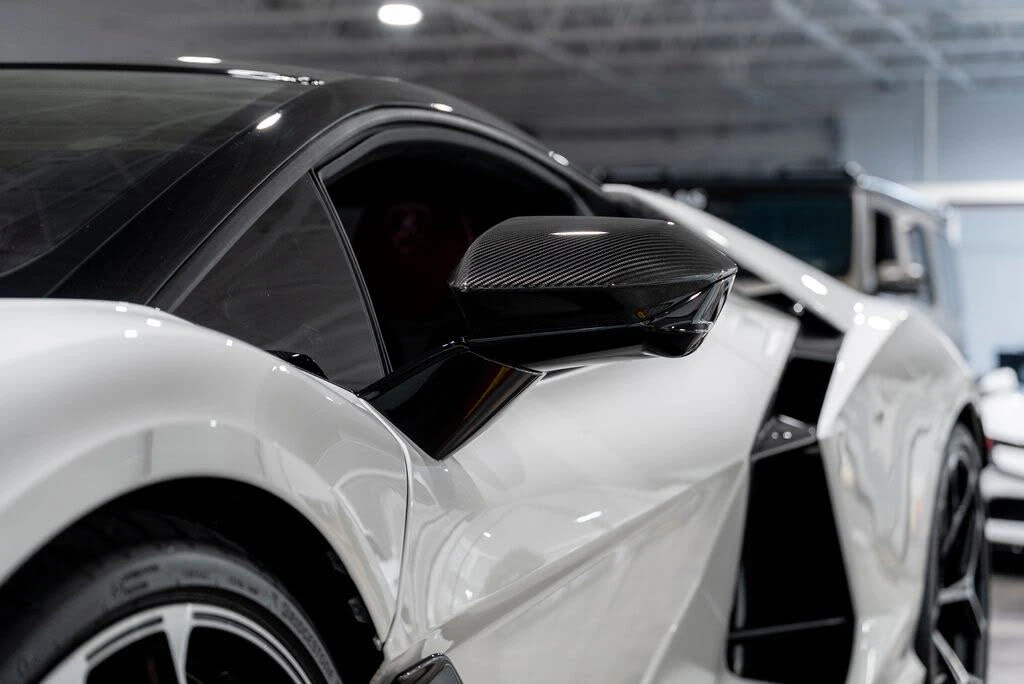 2025 Lamborghini Revuelto - Image 21 of 31
