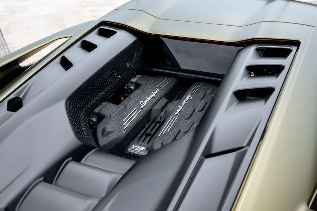 2025 Lamborghini Revuelto - Image 28 of 30