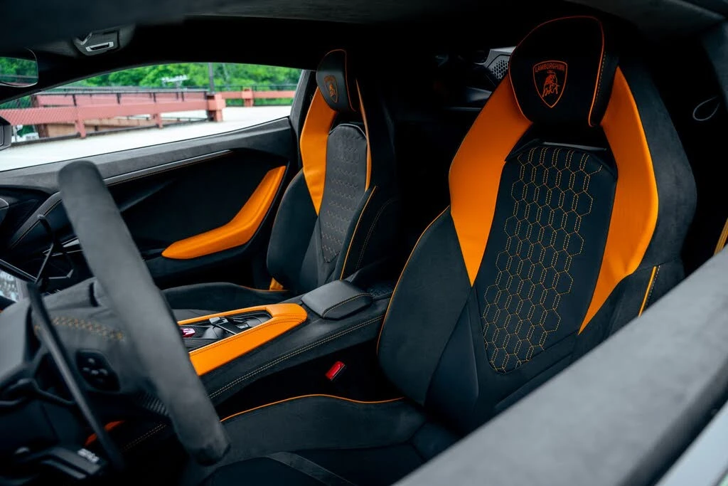 2025 Lamborghini Revuelto - Image 26 of 30