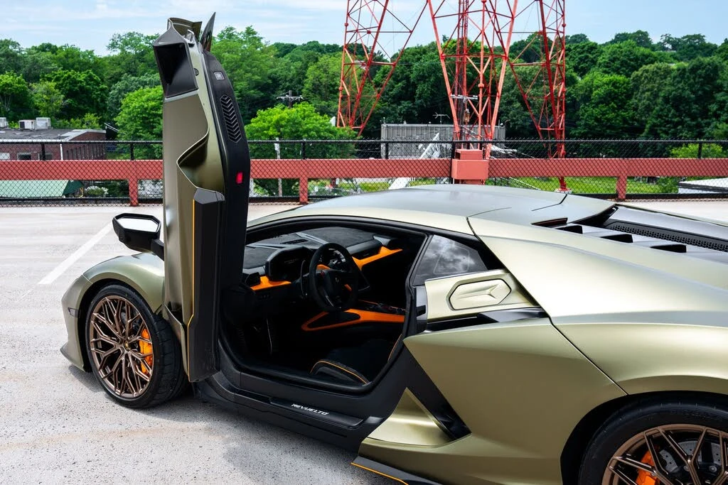 2025 Lamborghini Revuelto - Image 19 of 30