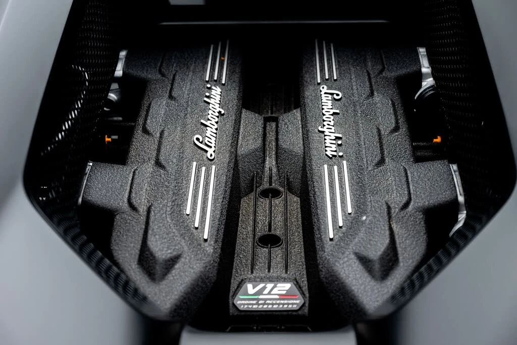 2025 Lamborghini Revuelto - Image 29 of 30