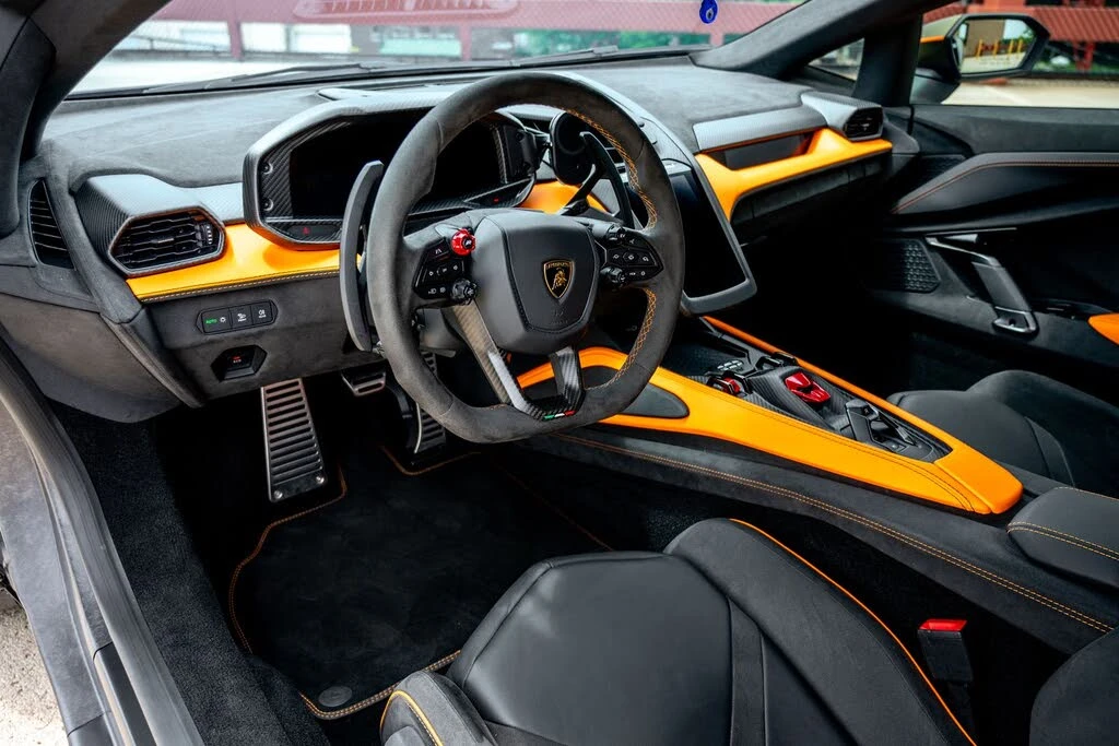 2025 Lamborghini Revuelto - Image 22 of 30