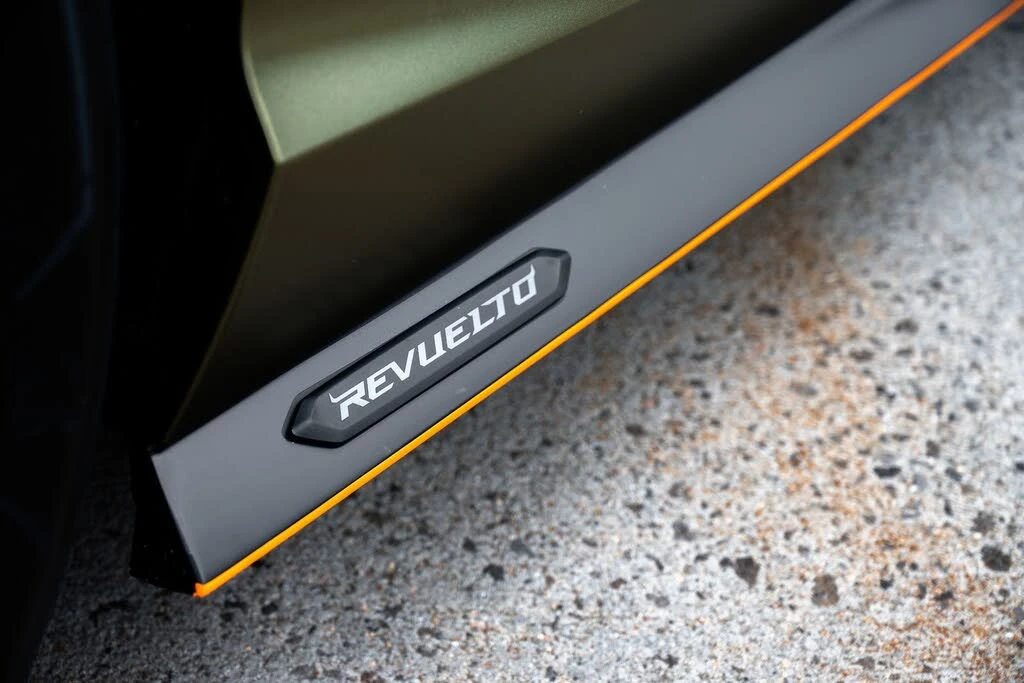 2025 Lamborghini Revuelto - Image 16 of 30