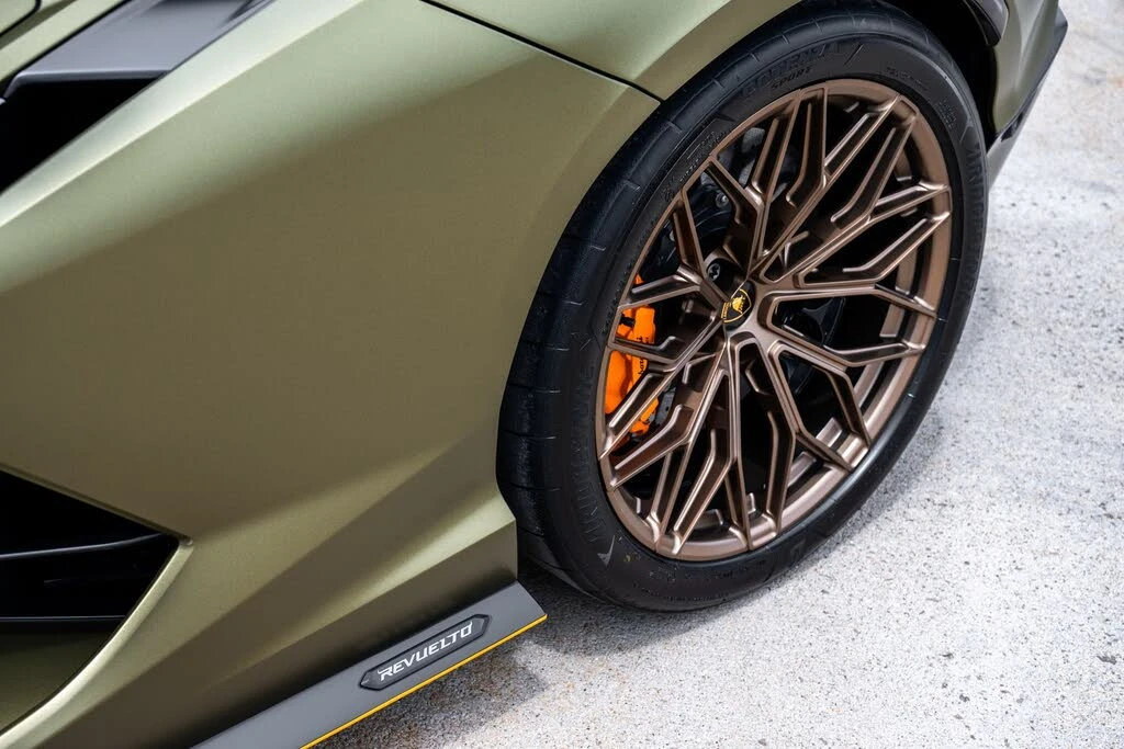 2025 Lamborghini Revuelto - Image 11 of 30
