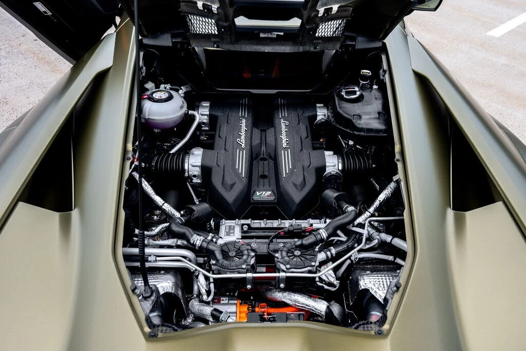 2025 Lamborghini Revuelto - Image 27 of 30