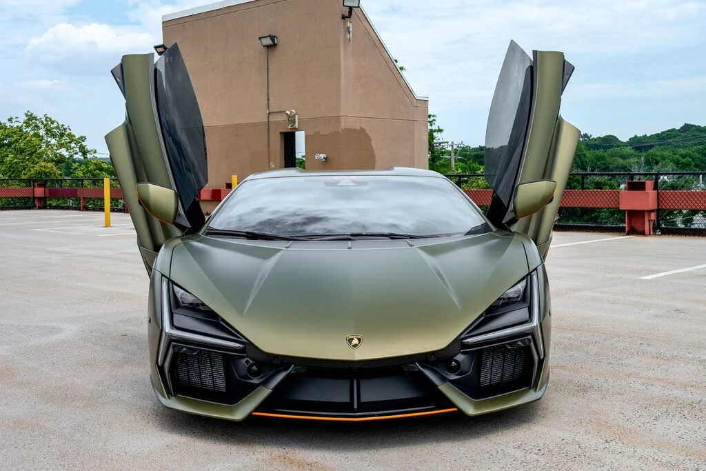 2025 Lamborghini Revuelto - Image 20 of 30