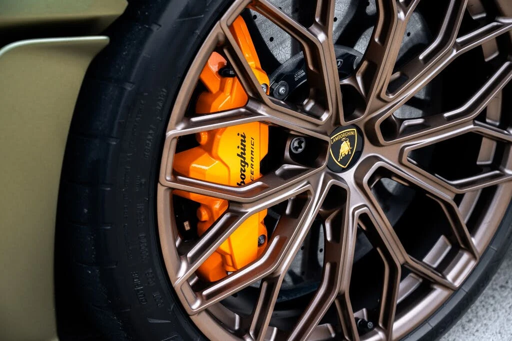2025 Lamborghini Revuelto - Image 12 of 30