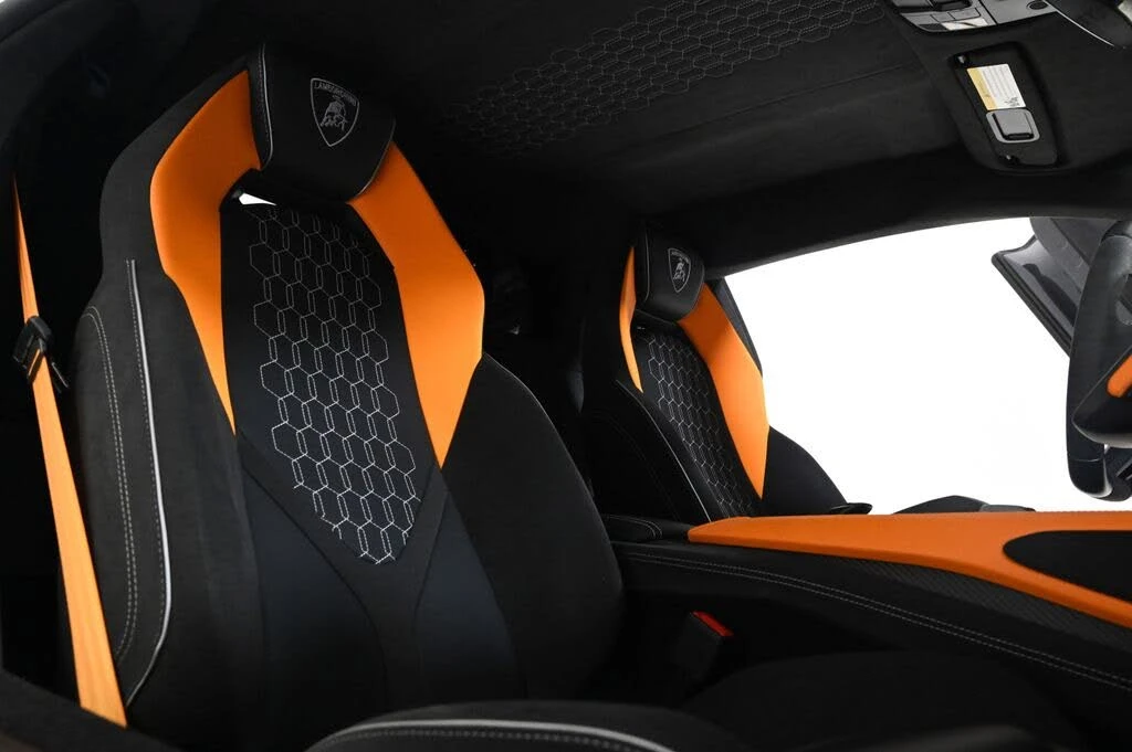 2025 Lamborghini Revuelto - Image 17 of 31