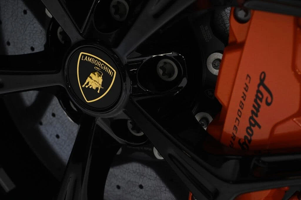 2025 Lamborghini Revuelto - Image 24 of 31