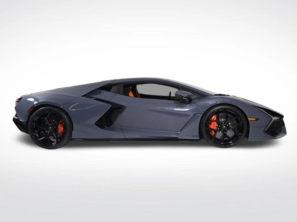 2025 Lamborghini Revuelto - Image 6 of 31