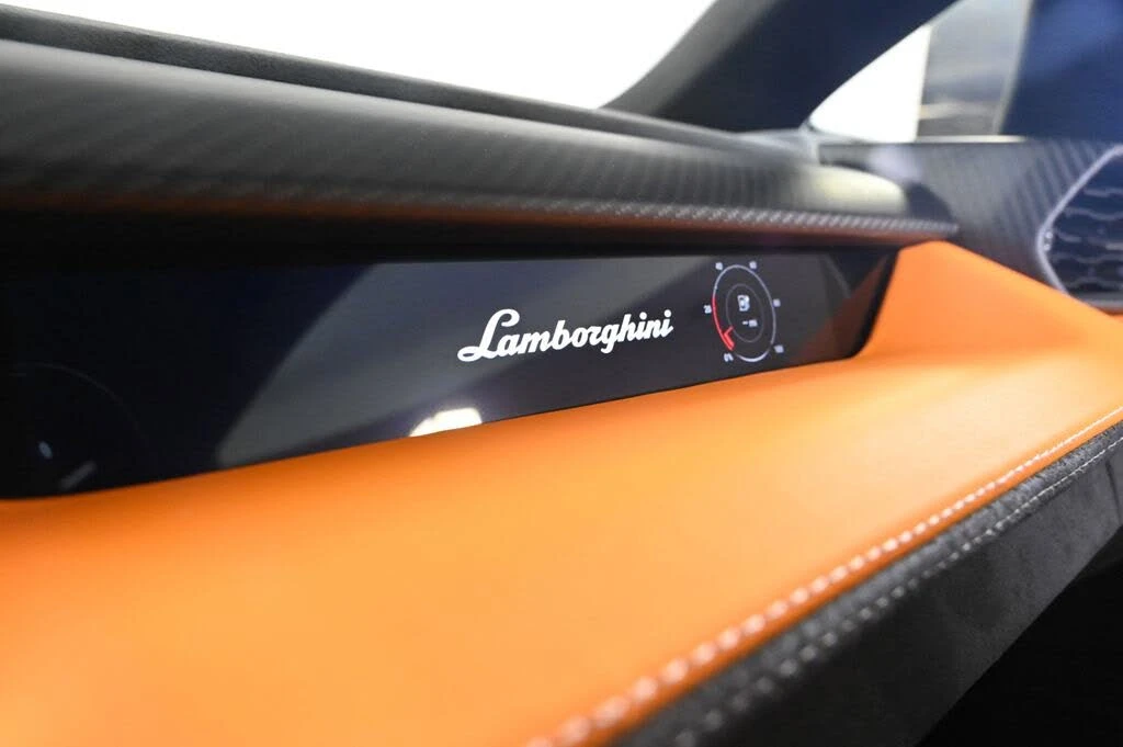2025 Lamborghini Revuelto - Image 21 of 31