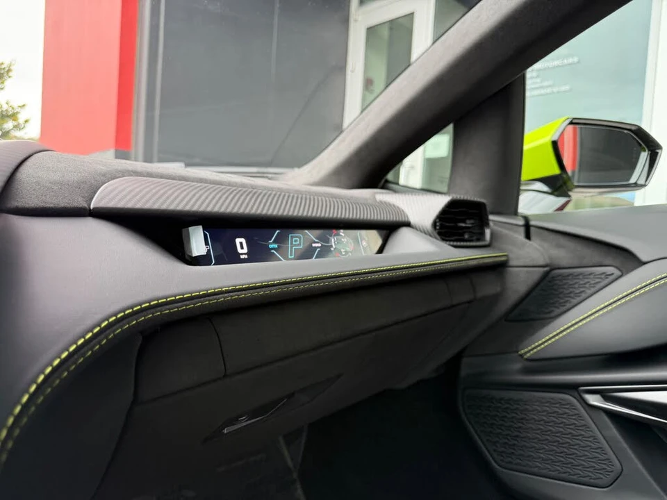 2025 Lamborghini Revuelto - Image 25 of 31