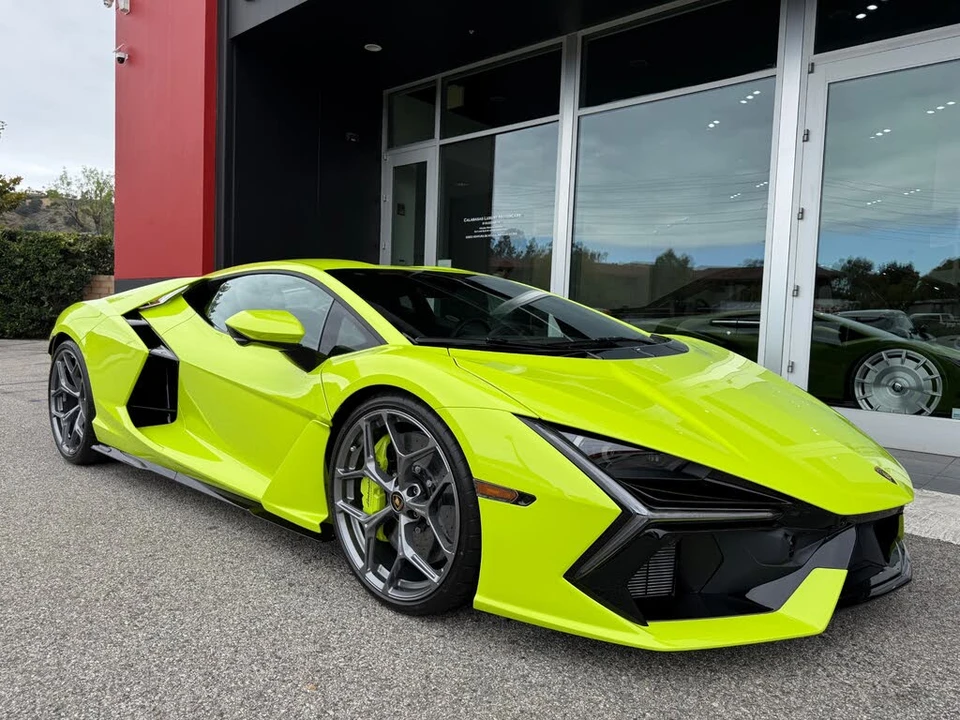 2025 Lamborghini Revuelto - Image 2 of 31
