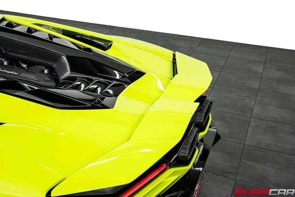 2025 Lamborghini Revuelto - Image 23 of 31