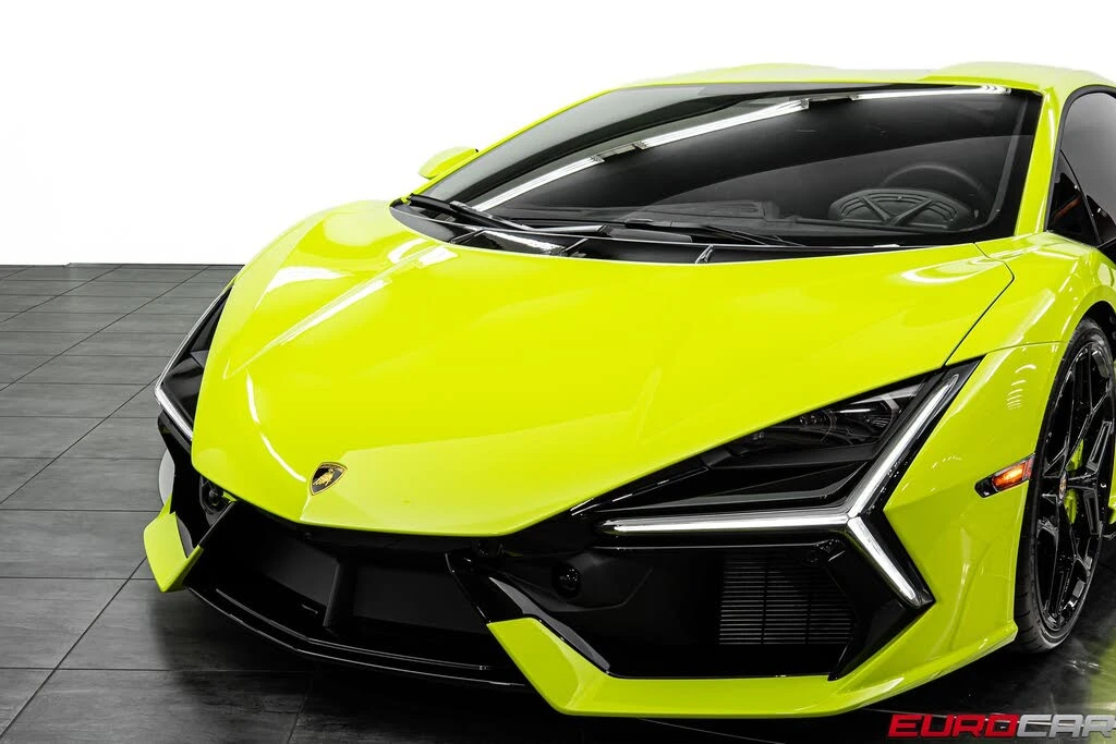 2025 Lamborghini Revuelto - Image 16 of 31