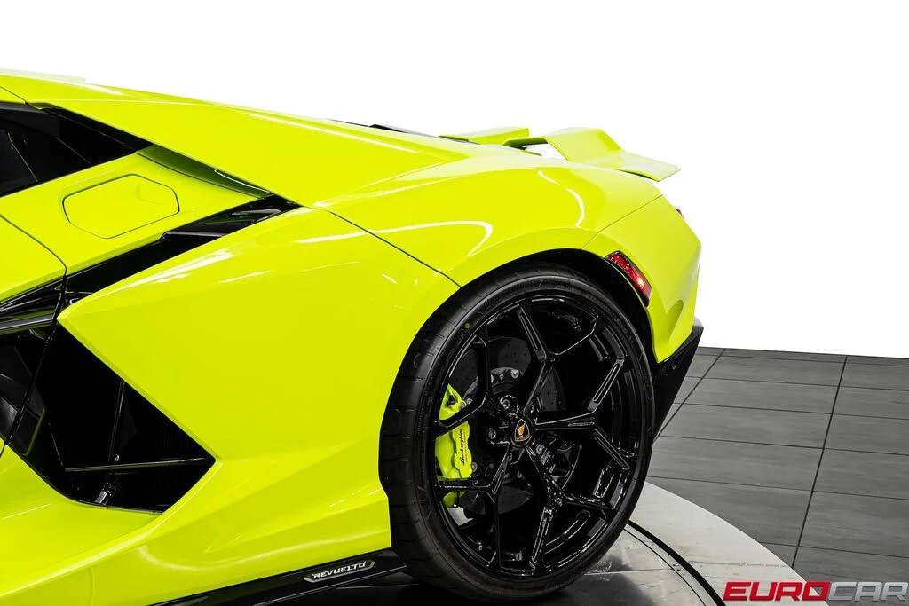 2025 Lamborghini Revuelto - Image 20 of 31