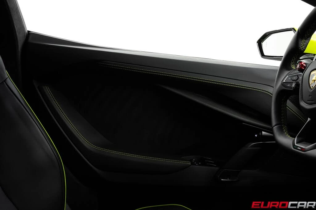 2025 Lamborghini Revuelto - Image 31 of 31