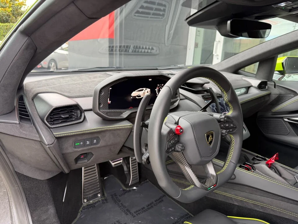 2025 Lamborghini Revuelto - Image 23 of 31