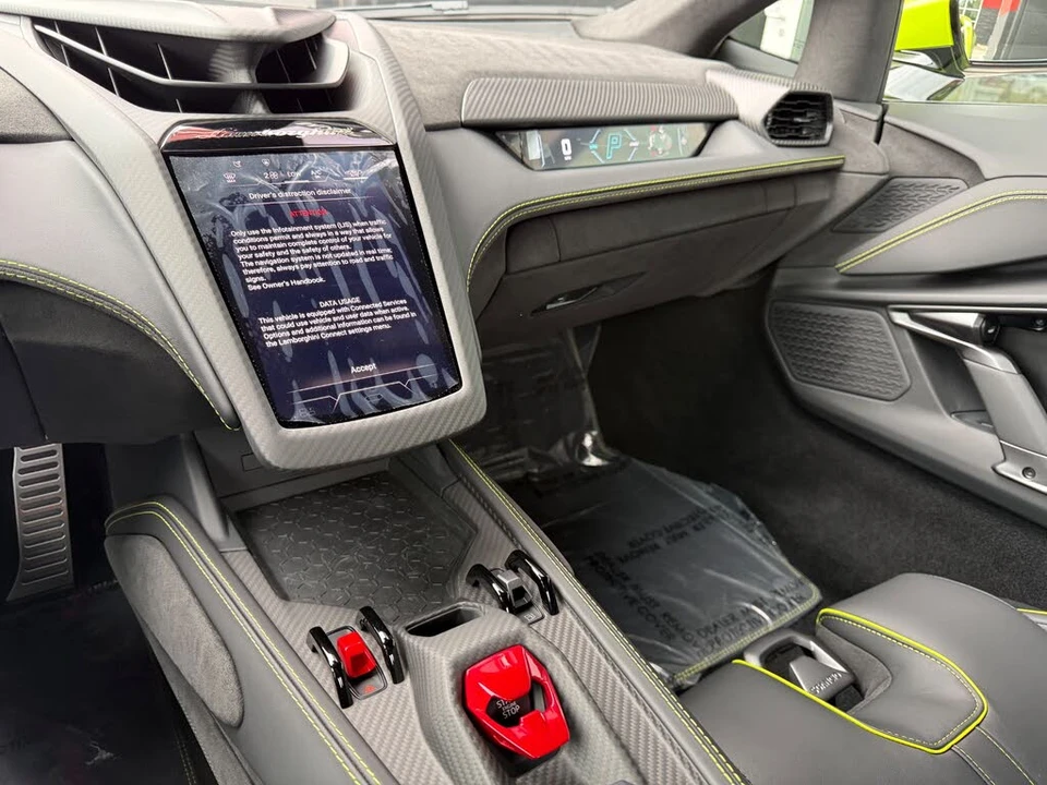 2025 Lamborghini Revuelto - Image 26 of 31