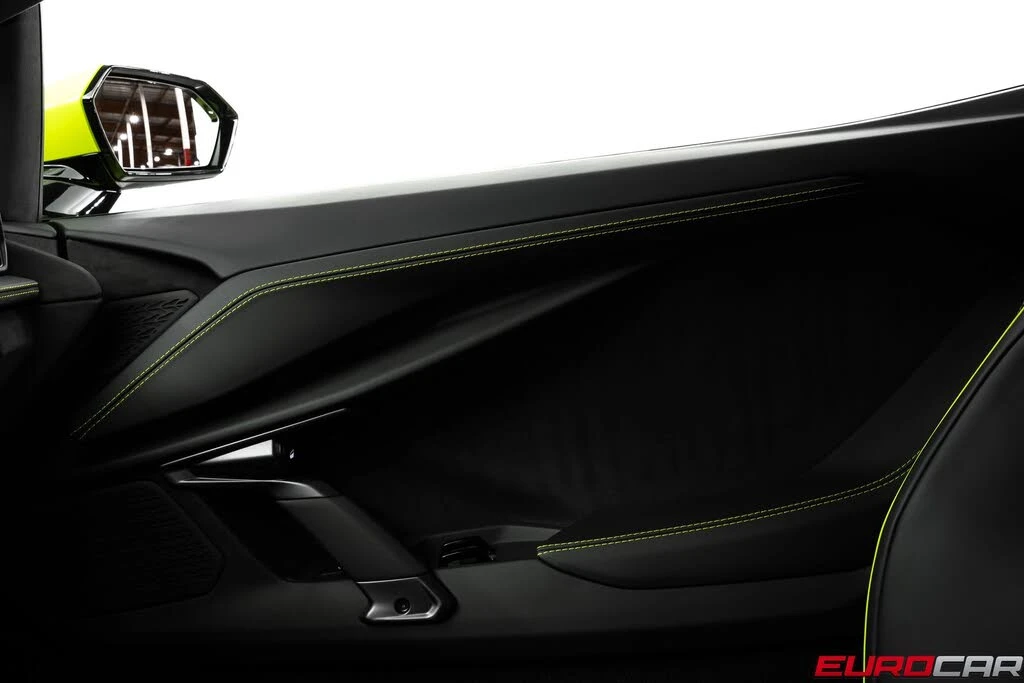 2025 Lamborghini Revuelto - Image 30 of 31