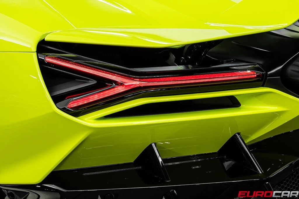2025 Lamborghini Revuelto - Image 25 of 31