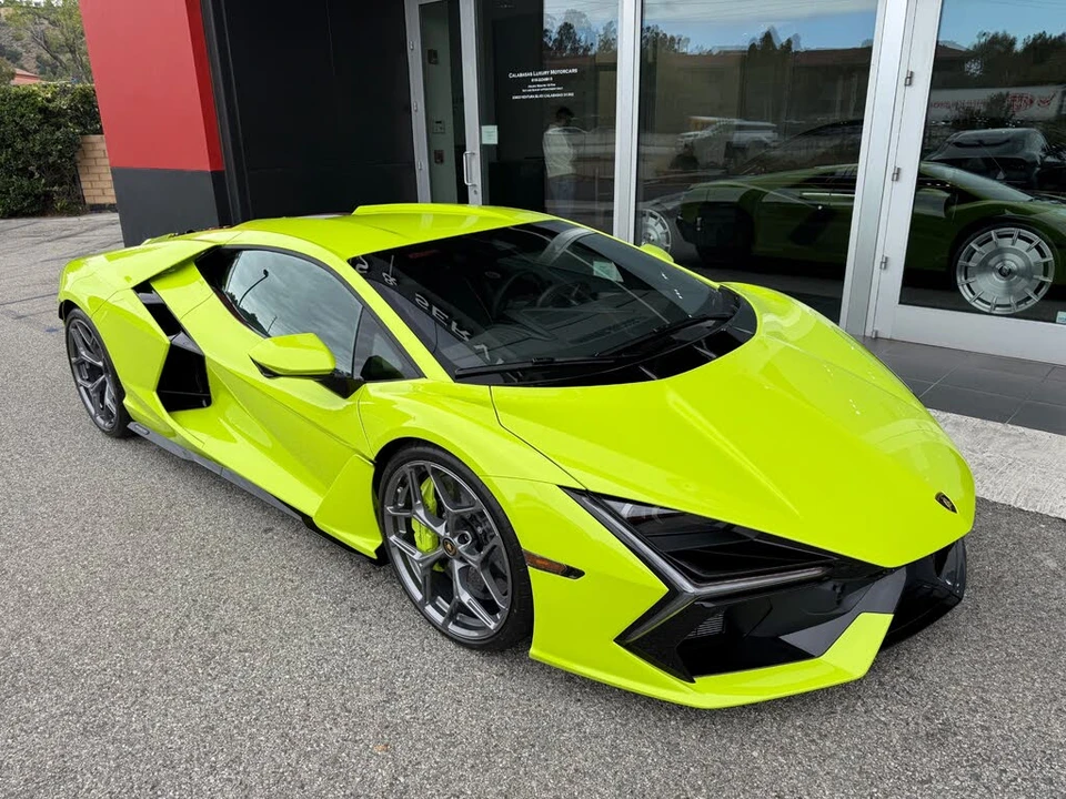 2025 Lamborghini Revuelto - Image 3 of 31