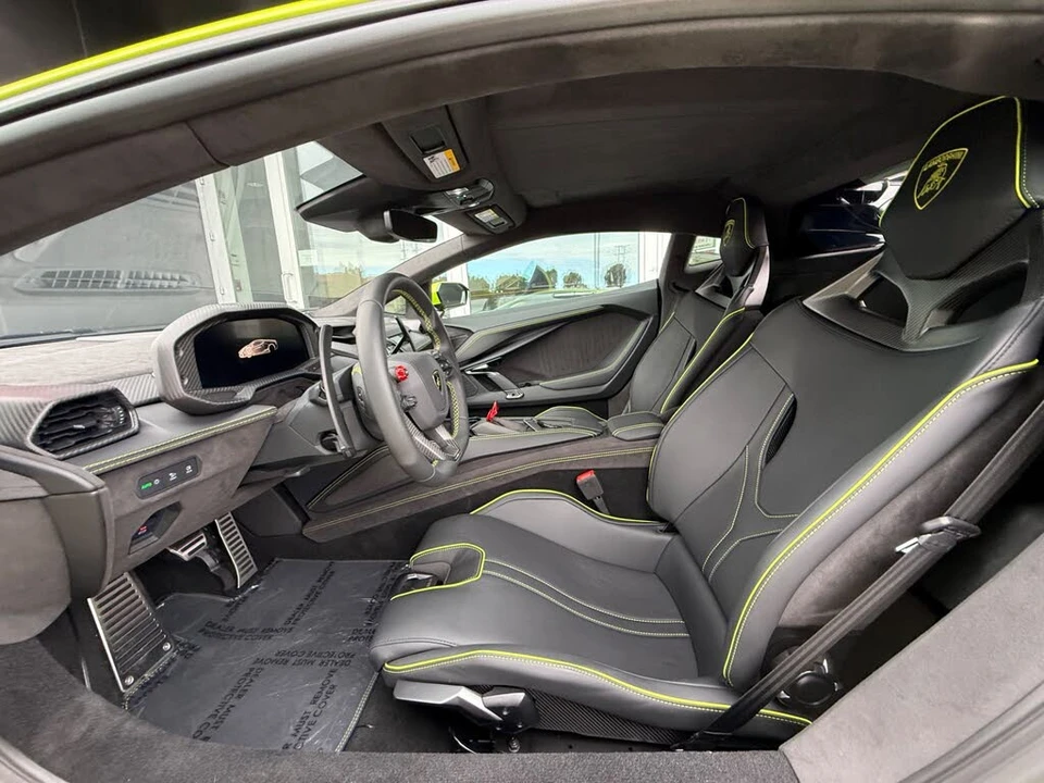 2025 Lamborghini Revuelto - Image 20 of 31