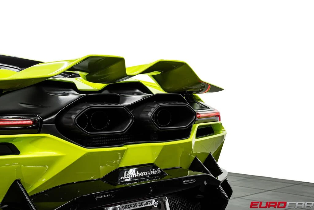 2025 Lamborghini Revuelto - Image 26 of 31