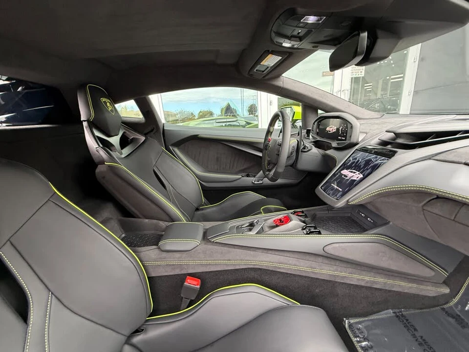 2025 Lamborghini Revuelto - Image 29 of 31
