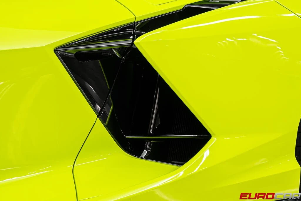 2025 Lamborghini Revuelto - Image 19 of 31