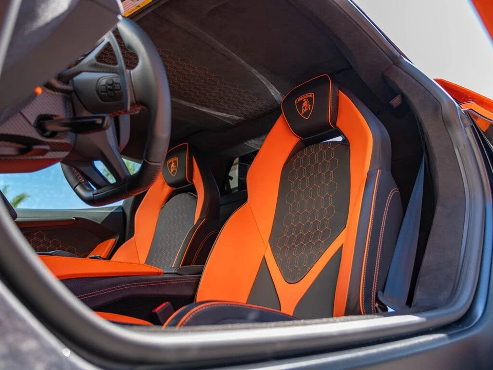 2025 Lamborghini Revuelto - Image 6 of 31