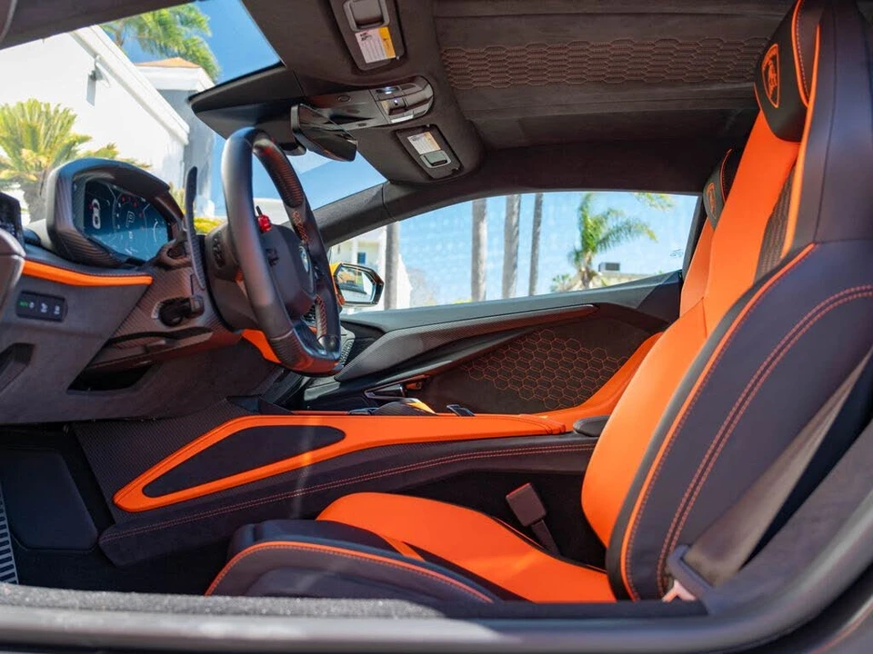 2025 Lamborghini Revuelto - Image 20 of 31