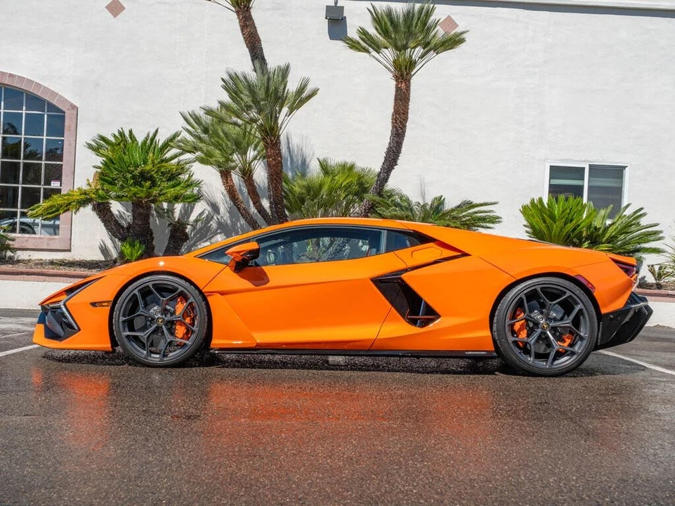 2025 Lamborghini Revuelto - Image 2 of 31