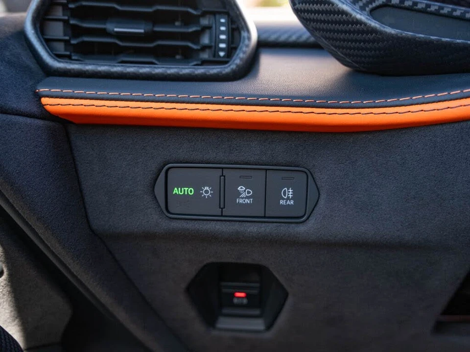 2025 Lamborghini Revuelto - Image 17 of 31