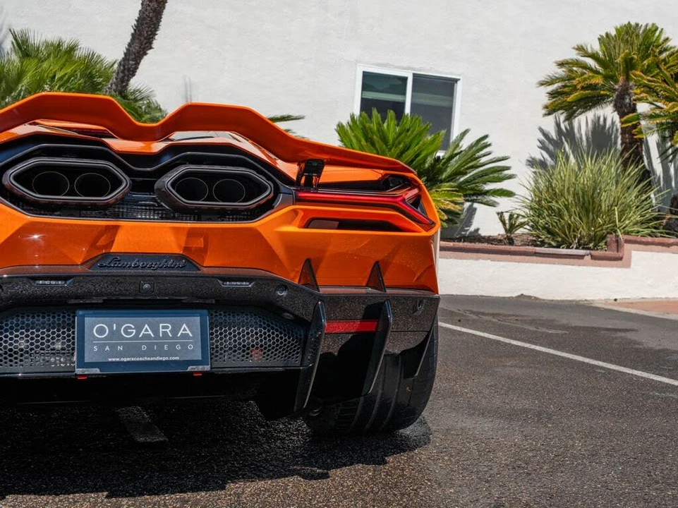 2025 Lamborghini Revuelto - Image 29 of 31