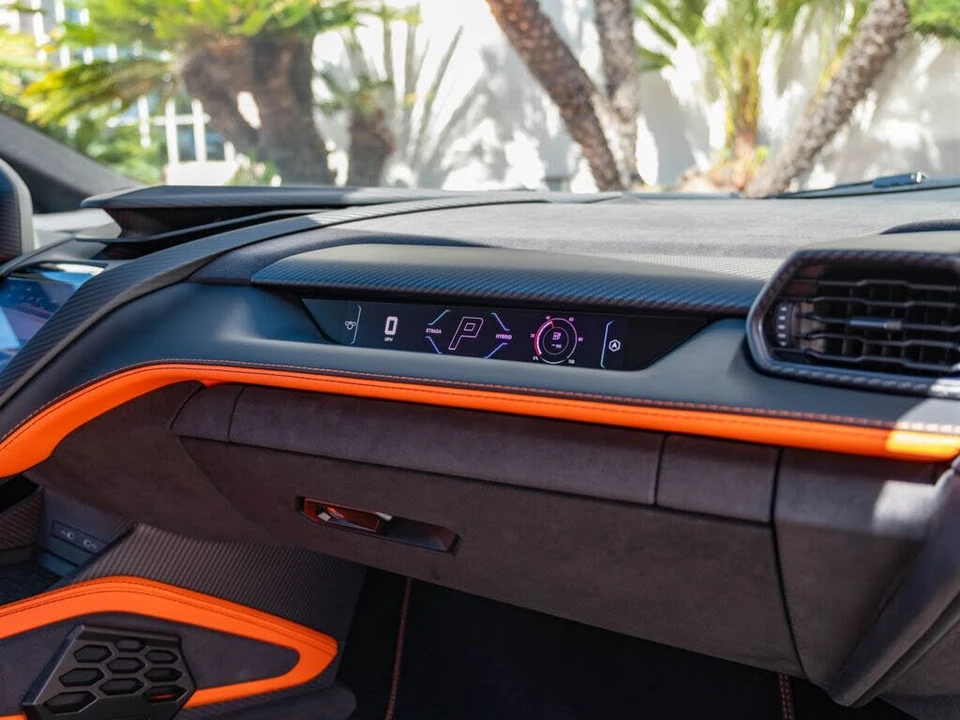2025 Lamborghini Revuelto - Image 22 of 31