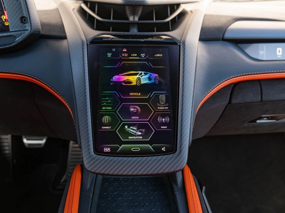 2025 Lamborghini Revuelto - Image 15 of 31