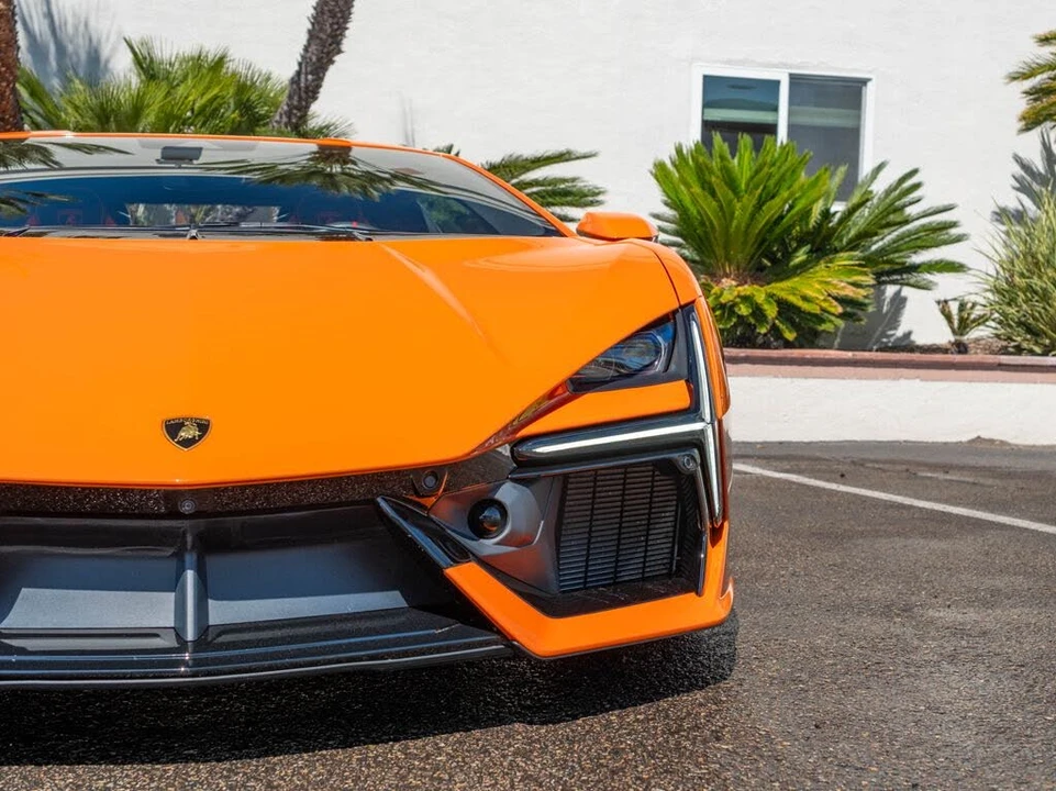 2025 Lamborghini Revuelto - Image 25 of 31