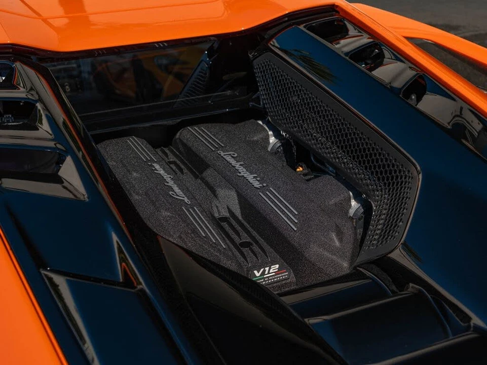 2025 Lamborghini Revuelto - Image 31 of 31