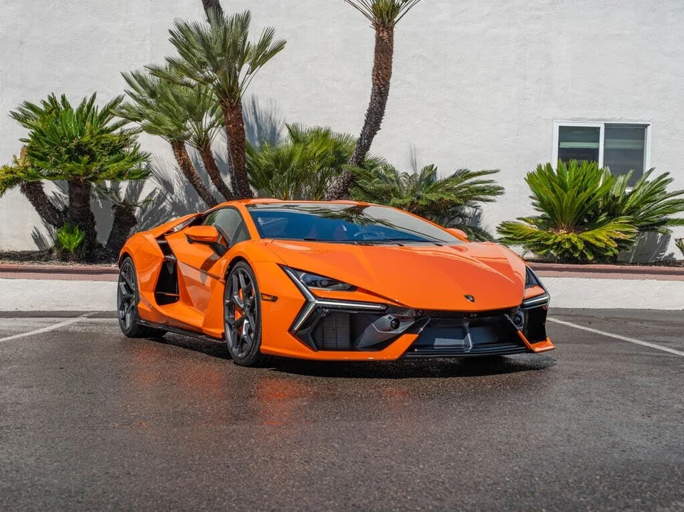 2025 Lamborghini Revuelto - Image 27 of 31
