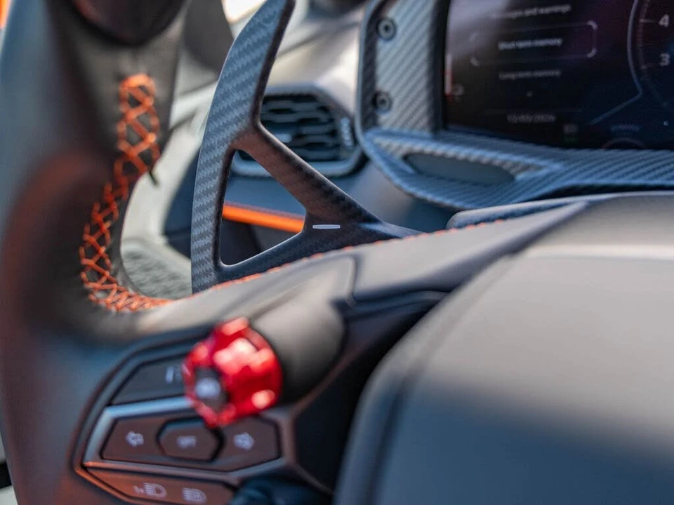 2025 Lamborghini Revuelto - Image 14 of 31