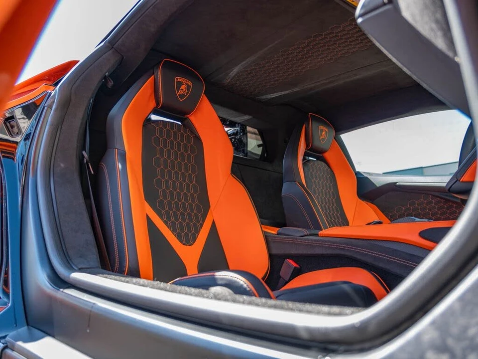 2025 Lamborghini Revuelto - Image 21 of 31