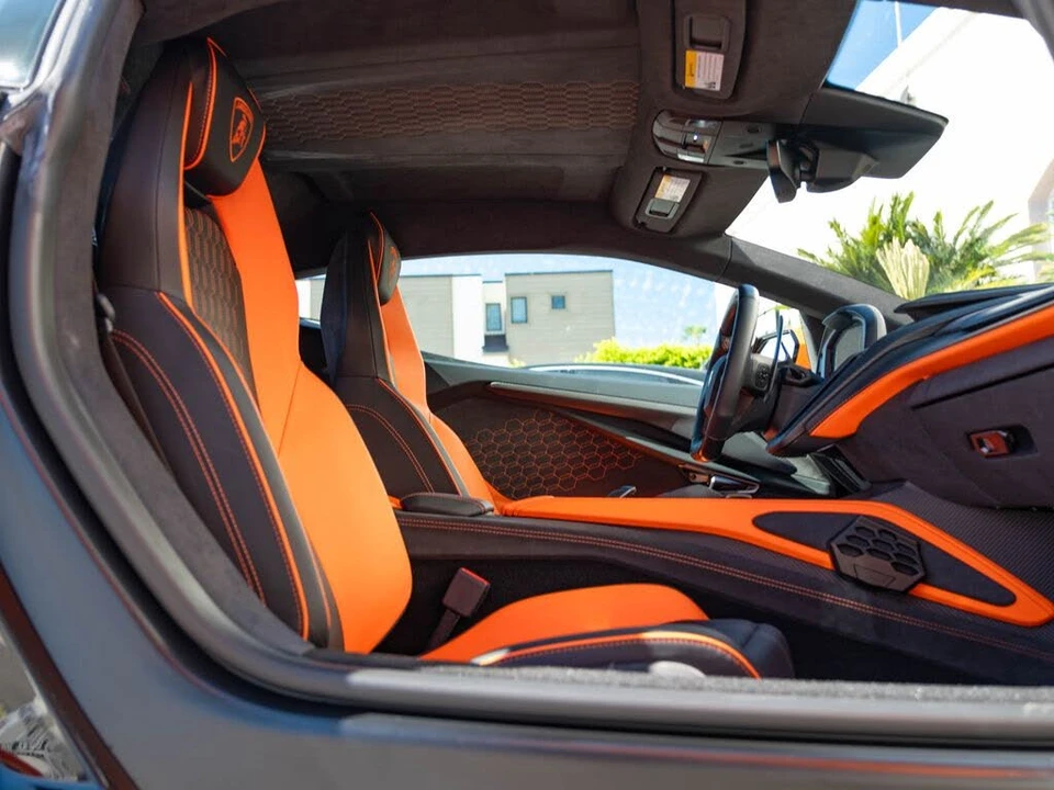 2025 Lamborghini Revuelto - Image 8 of 31